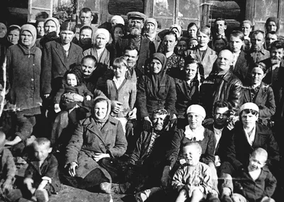 Проводы на фронт народного ополчения. Ленинград 1941 - Пахомов Алексей  Федорович - Коллекция Пермской госудраственной художественной галереи