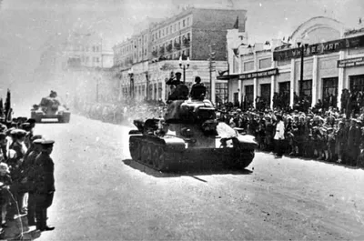 Фото \"Проводы на войну\", 15 октября 1941, г. Москва, 2-я Хапиловская ул.,  д. 2 - История России в фотографиях