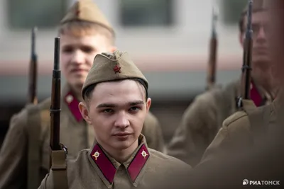 Фашизм - 3-ий Рейх - ж/д вокзал - Солдат с невестой - проводы на фронт -  Германия - 1942 - «VIOLITY»