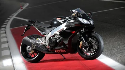 Обои на рабочий стол Мужчина едет на мотоцикле Ямаха / Yamaha, обои для рабочего  стола, скачать обои, обои бесплатно