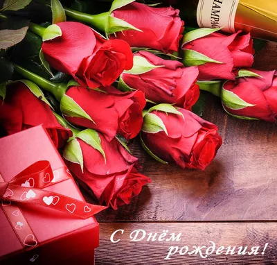 Торт на день рождения женщине с цветами и ягодами