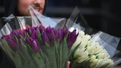 Торговля цветами кипела в Воронеже 8 марта до самой ночи – Новости Воронежа  и Воронежской области – Вести Воронеж