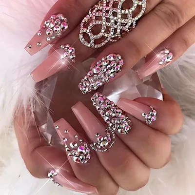 Нюдовый блестящий маникюр стразы на ногтях in 2023 | Nails, Beauty