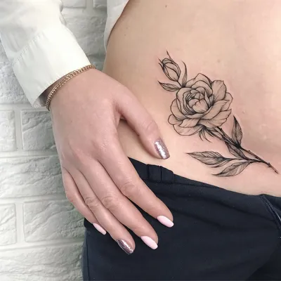 Тату «Перо» 🕊 на животе (перекрытие шрама и старой тату) от Дена 😎  #женскиетату #татуперо #перекрытиешрама #перекрытиетату #татунаживоте… |  Instagram