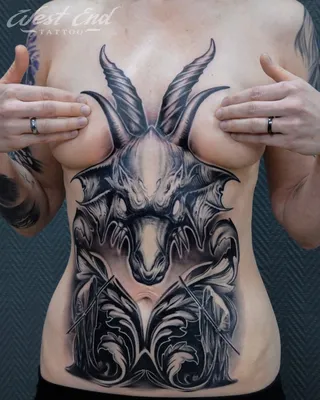На животе | Black Pencil
