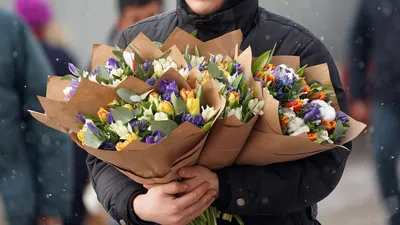 Цветы, которые дарят на 8 марта: список лучших цветов на 8 марта | Блог  Семицветик