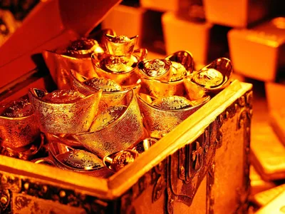 Скачать обои золото, деньги, кольцо, gold, цепи, сокровище, богатство,  money, раздел макро в разрешении 1920x1200
