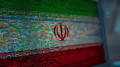 Хакеры и вредоносное по хакер использует абстрактный ноутбук с цифровым  интерфейсом двоичного кода | Премиум Фото