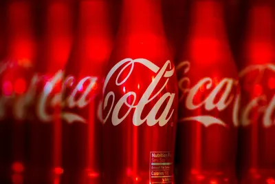 Обои на рабочий стол Бутылки с Кока-Колой / Coca-Cola, обои для рабочего  стола, скачать обои, обои бесплатно