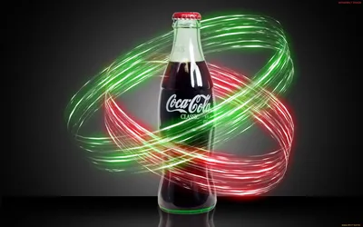 Обои на рабочий стол Две бутылки Coca-Cola в траве, обои для рабочего стола,  скачать обои, обои бесплатно