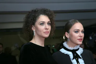 Фон с Ксенией Раппопорт для вашего устройства: скачать бесплатно!