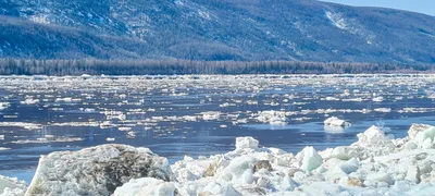 Начался ледоход на реке / Кузбасс, Таштагольский район, пПодкатунь