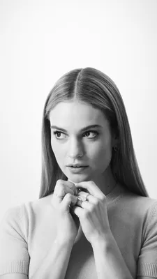Чарующая Лили Джеймс на фотосессии