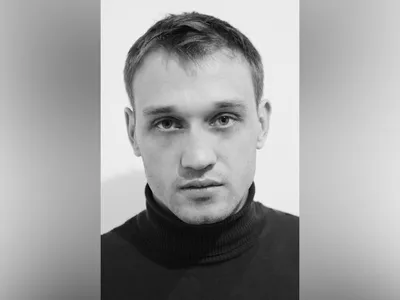 Великолепный облик Михаила Тройника на профессиональном фото