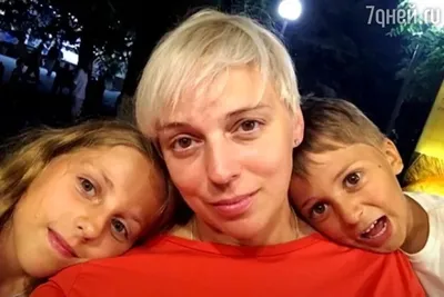 Фото на айфон и андроид: Нелли Уварова во всей красе