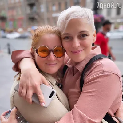 Новые снимки Нелли Уваровой скачивайте бесплатно