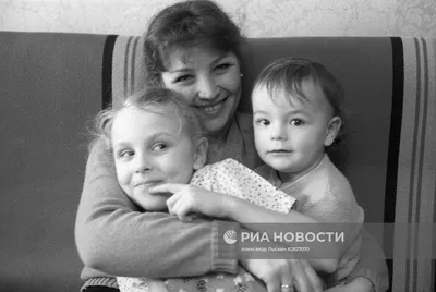 Обои на рабочий стол с Ольгой Остроумовой: скачайте бесплатно