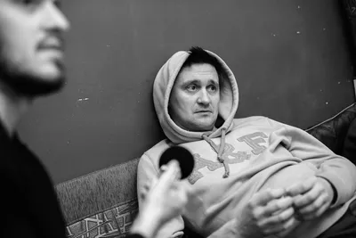 Загадочный взгляд Павла Костомарова: глубина души на фотографии
