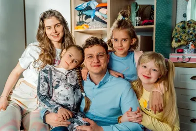 Уникальные рисунки звезды Полины Айнутдиновой для фото на айфон
