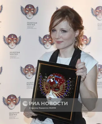 Изысканный фон с Полиной Кутеповой для вашего устройства