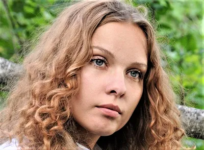 Актриса, привлекающая взгляды: последние фото Полины Сыркиной