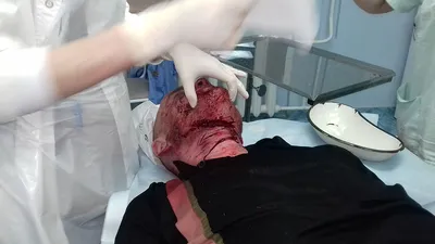 Валя Карнавал набила тату в виде порезов на запястье - фото