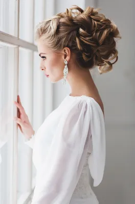 Прически на свадьбу 2023-2024: свадебные идеи укладки волос у невесты |  House for wedding | Дзен
