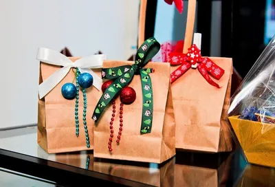 Подарок на 23 февраля своими руками / DIY | Поделки, Поделки из конфет,  Упаковка для свадебных подарков