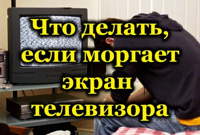 Маленькая Девочка Мать Которой Воображает И Играет На Пылесосе На Гитаре  Прыгает На Диване Поет И Танцует — стоковые фотографии и другие картинки  Беззаботный - iStock