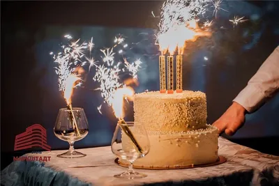 С Днём Рождения Поздравительная Открытка С Надписью На Иврите Mazel Tov В  Переводе Мы Желаем Вам Счастья Кусок Пирога Со Свечами Ручная Ничья —  стоковая векторная графика и другие изображения на тему