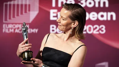 Обои на рабочий стол Сандры Хюллер: стильные изображения для вашего компьютера