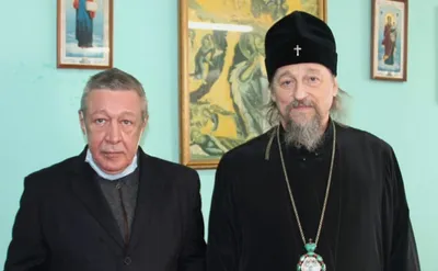 Бесплатные обои с изображением Сергея Ефремова: украсьте свой дом
