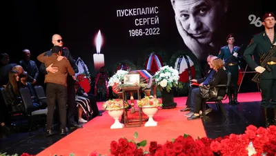Обаятельная фотография Сергея Пускепалиса в черно-белом формате