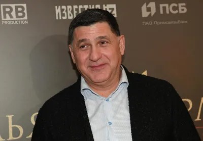 Ослепительная карьера: Сергей Пускепалис на фото с премьерой
