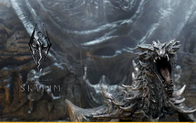 Дракон из Skyrim летающий высоко в небе - обои на рабочий стол