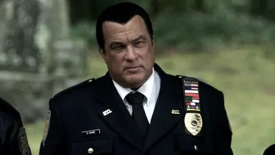 GIF фото Стивена Сигала: анимационные снимки знаменитости