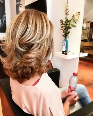 Модные женские стрижки на средние волосы