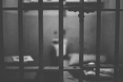 Телефон и кружка в тюрьме стоковое изображение. изображение насчитывающей  таблица - 32229327