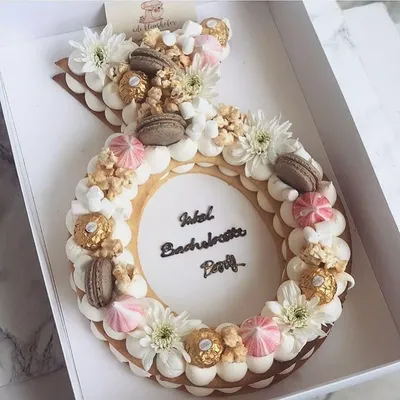 Торты Алматы | Бенто торты | “InCake” on Instagram: \"Торт на девичник🥳  Девичник – праздник для невесты и её подружек перед свадьбой. Чем могут  побаловать себя девушки на вечеринке? Конечно - сладостями😋🥳🤩