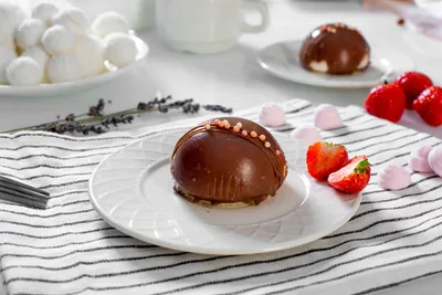 Ксения Радавчук - Привет, мои любимые сладкоежки!😍 Представляю вам торт  «Арахис-кунжут»: 🌟кунжутный бисквит 🌟хрустящий слой (кунжут, пралине,  домашняя вафельная крошка) 🌟ганаш тахини 🌟взбитый ганаш на карамельном  шоколаде с арахисом Пробовали ...