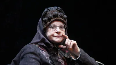Фото на Айфон с потрясающей игрой света на Валентине Талызиной