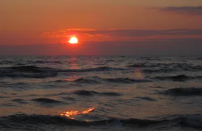 Первый летний вечер на море.