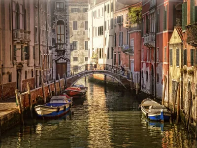 Обои на рабочий стол Улица в Венеции, Италия / Venice, Italy, обои для рабочего  стола, скачать обои, обои бесплатно
