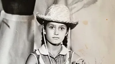 Виктория Исакова в фотографии: рисунок на мак в 4K