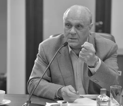 Фото Владимира Меньшова в хорошем качестве: проникновенность выражения.