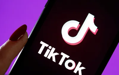 Скачать обои \"Любовь\" на телефон в высоком качестве, вертикальные картинки  \"Любовь\" бесплатно