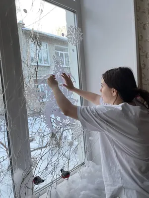 Морозные узоры на окнах❄❄❄ Сделать такой эффект очень просто: Женя  справился сам, я сделала только окно и шторки) Итак, мы в… | Поделки,  Творчество, Детские поделки
